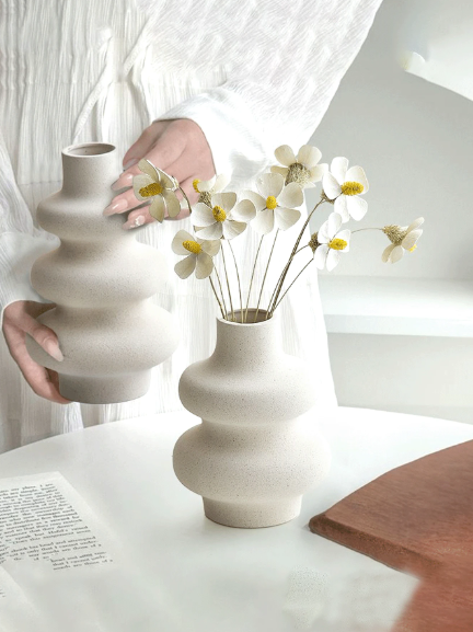 One piece of ceramic vase with a circular design